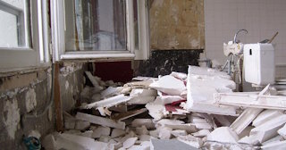 Демонтаж хрущевки в Усинске - удаление старых полов и стен по выгодной цене от 1768 рублей.